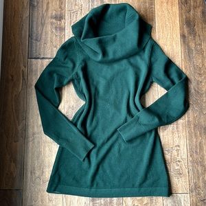 Stunning forest green sweater